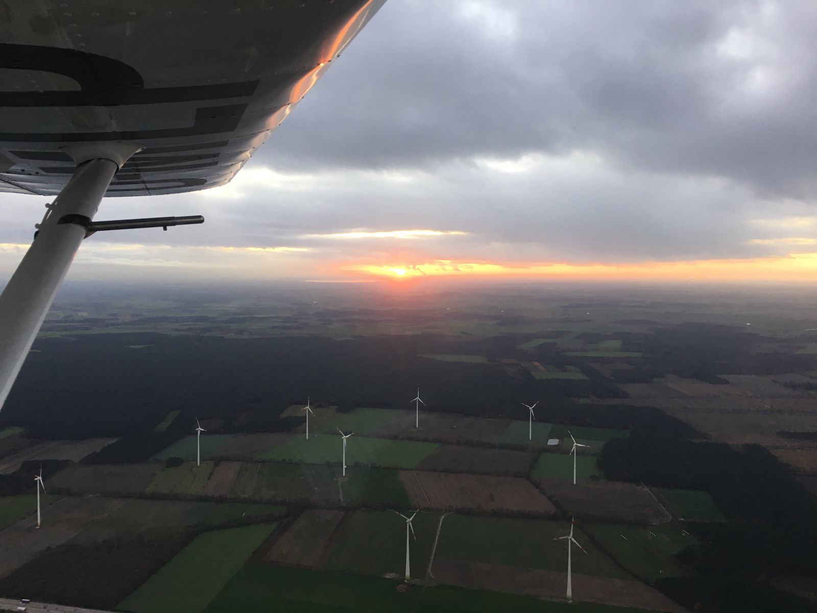 Blick aus dem Cockpit über das Weserbergland