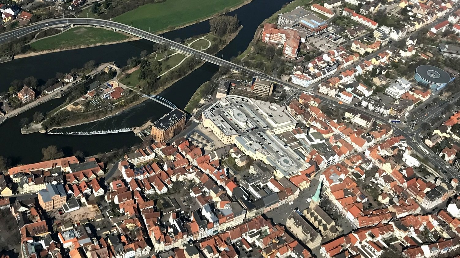 Luftbild der Hamelner Altstadt an der Weser