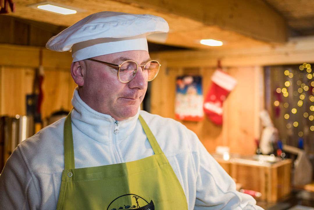 Timo Drollinger an der Hütte von Hamelner Handbrot